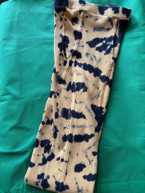 Cherry Mellow Ribbed Tie-Dye Tube Midi Skirt in Tan & Navy